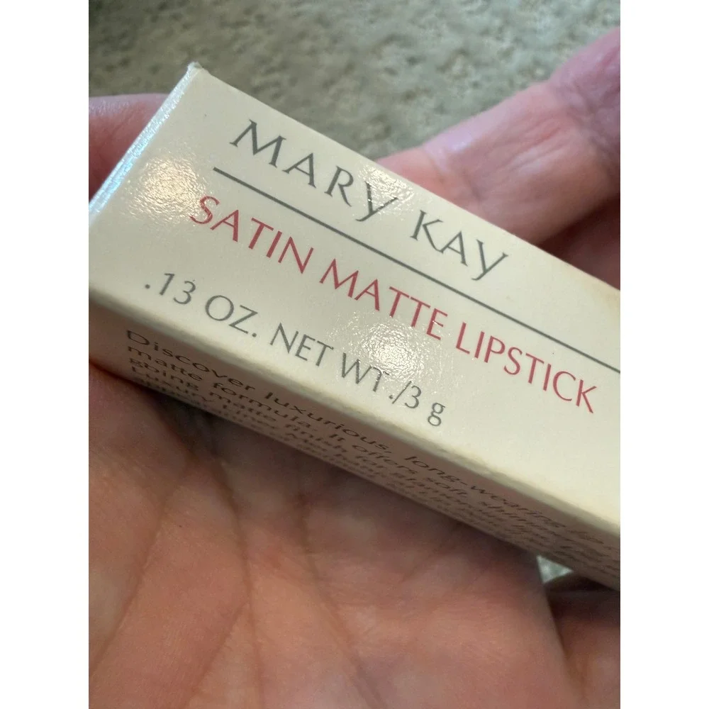 Mary Kay Satin Matte Lipstick Kiss Kiss Crimson 4201 Red New‎ in Box 0.13oz